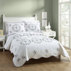 Modern Heirloom Gwen Quilt Set White/Lavender -Bedding Store GUEST a0b64497 8db9 4a79 890b f29e3eb36e80