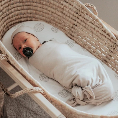 Ely's & Co. Baby Fitted Bassinet Sheet 100% Combed Jersey Cotton Grey And White Dottie Design 3 Ely's & Co. Baby Fitted Bassinet Sheet 100% Combed Jersey Cotton Grey And White Dottie Design - Image 3