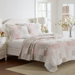 Celina Patchwork Quilt Set - Laura Ashley -Bedding Store GUEST 7d010ee9 99b4 4149 8754 e9d00aa54e33