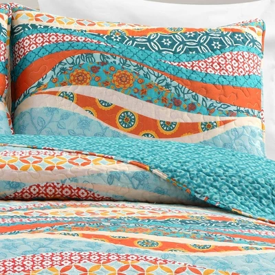 Hailey Watercolor Wave Quilt Set - Lush Décor 2 Hailey Watercolor Wave Quilt Set - Lush Décor - Image 2